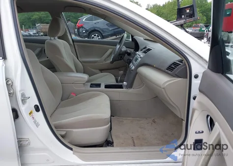 2009 Toyota Camry Le z USA, uszkodzony, nr VIN 4T1BE46K39U917655